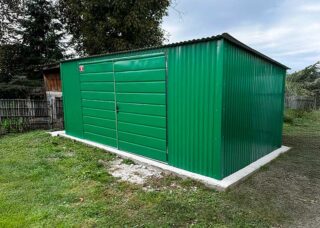 Plechová garáž, sklad 5x3m s dveřmi, široký panel RAL 6029 zelený