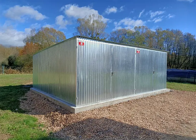 Plechová dvougaráž 6 x 5 m zadní spád, dvoukřídlá vrata + FAB