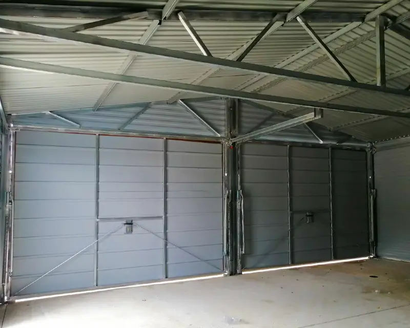 výklopná vrata s širokými panely