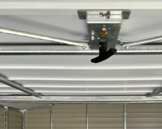 výklopná vrata s širokými panely