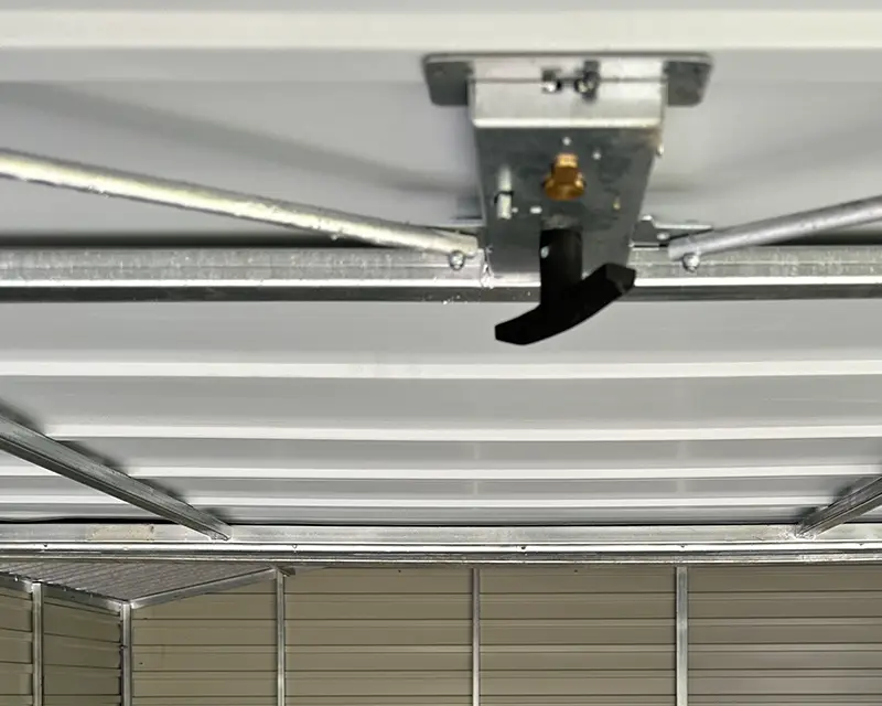 výklopná vrata s širokými panely