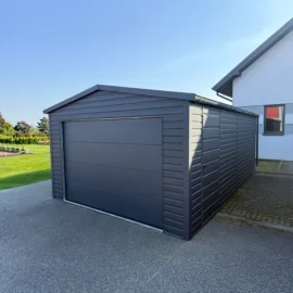 Plechová garáž 4x6m v moderním provedení s vodorovným trapézovým plechem