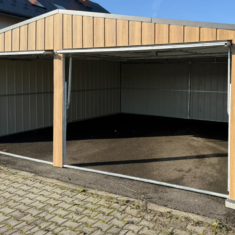 Plechová dvojgaráž 6x6 m Winchester dub s antracitovou sedlovou střechou